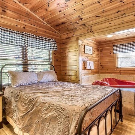 Dog Friendly, Romantic Mtn Getaway Hot Tub Pool 蓋特林堡 外观 照片
