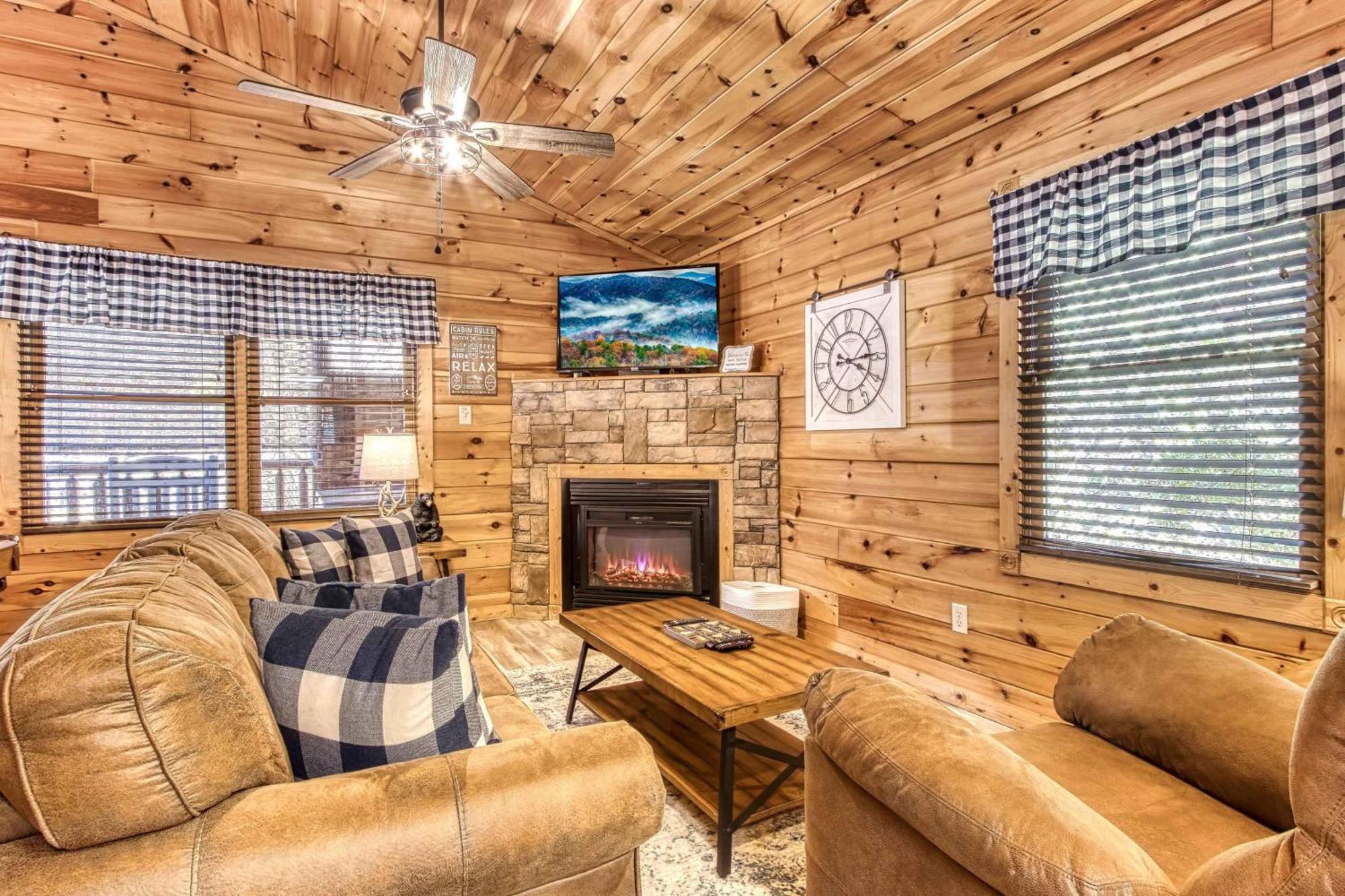 Dog Friendly, Romantic Mtn Getaway Hot Tub Pool 蓋特林堡 外观 照片